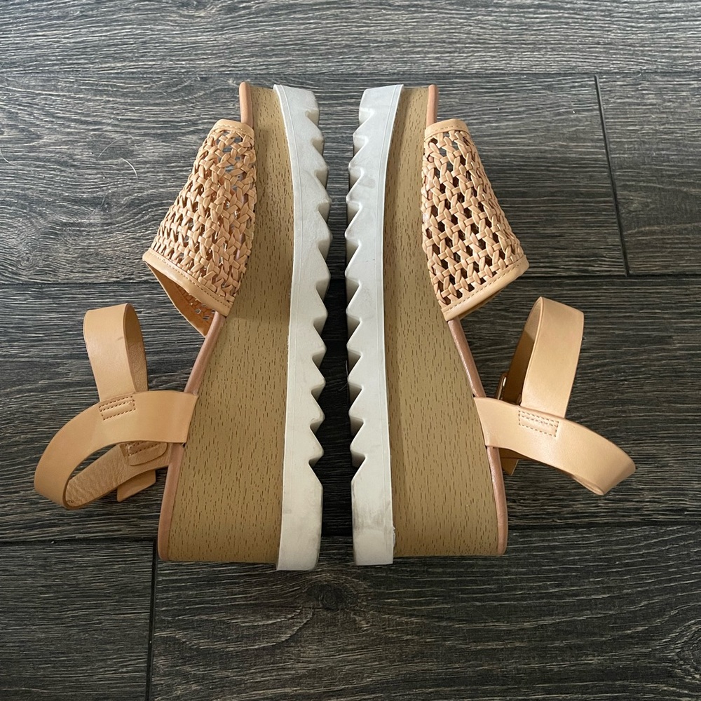 Universal Thread Platform Sandals - Picture 6 of 7